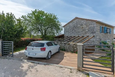 Casa de vacaciones en Kaštelir con piscina.