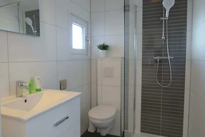 Modern chalet direct gelegen aan het...