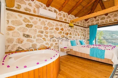 Villa in Kalkan mit Schwimmbecken