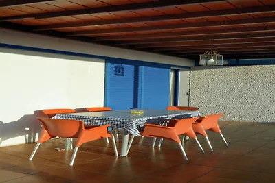 Spaziosa villa a Playa Blanca con piscina
