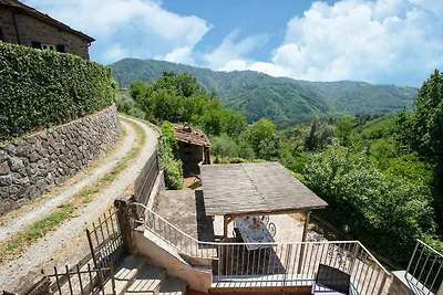 Casa vacanze in stile rustico a Lucca, con gi...
