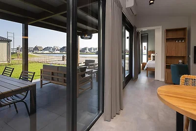 Schöne Docklodge am Wasser in Delfstrahuizen