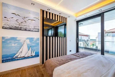 Villa Omega - Four Bedroom Villa with Swimmin...