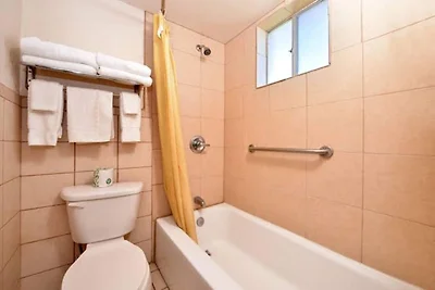 1 kingsize bed | Kitchenette