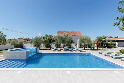 Villa in Galovac mit Pool bei Zadar