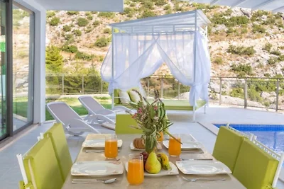 Villa in Kalkan mit Schwimmbecken