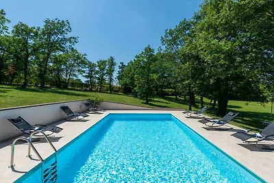 Villa in Juršići mit Schwimmbecken
