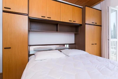 Apartments Anka - One-Bedroom Apartment with ...