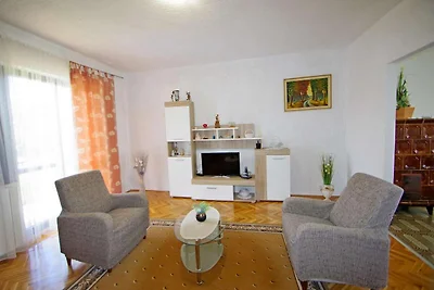 Ruhige Ferienwohnung in Šajini mit Garten