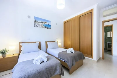 Wohnung in Lagos mit Pools und Fitnessstudio