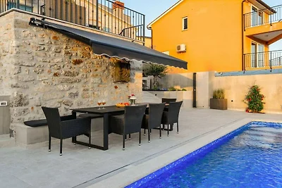 Villa a Mugeba con piscina