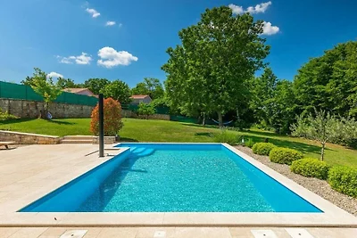 Villa in Tinjan mit Schwimmbecken