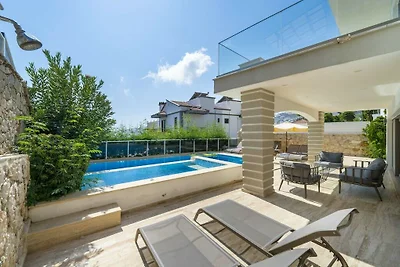 Villa in Kalkan mit Schwimmbecken