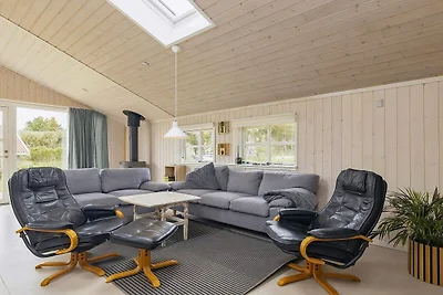 Cozy Coastal Retreat in Gronhoj-By Traum