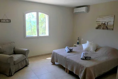 Villa a Le Plan-de-la-Tour con piscina
