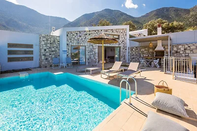 Villa in Bali mit Pool und Bergblick