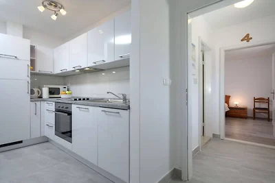 One Bedroom Apartment with Terrace and Sea Vi...
