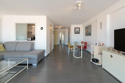 Schöne Wohnung mit Terrasse und Meerblick