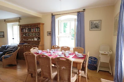 Piacevole casa vacanze a Milire con cortile