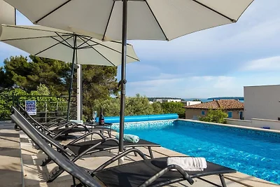 Villa in Pomer mit Schwimmbecken