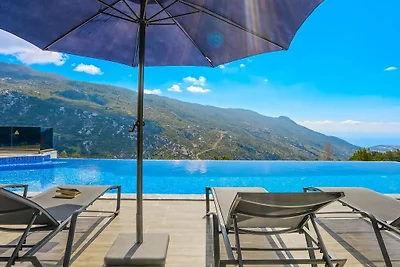 Villa a Kalkan con piscina