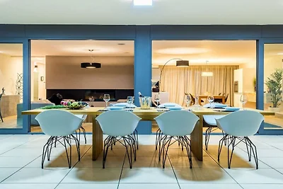 Villa in Nedešćina mit Schwimmbecken