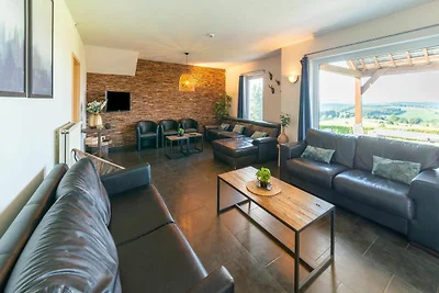 Geräumiges Ferienhaus in Houffalize mit Sauna