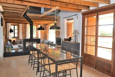 Haus in Llubi mit Pool und Garten