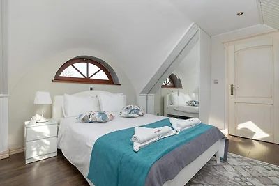 Große, komfortable Ferienvilla mit Garten