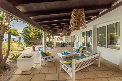 Luxurious coastal villa in Gallipoli