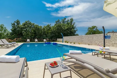 Luxuriöse Villa mit Sprudelbad