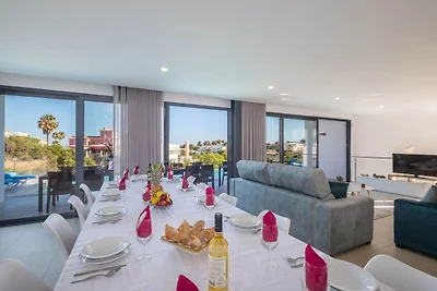 Villa für 26 Personen mit 14 Zimmern