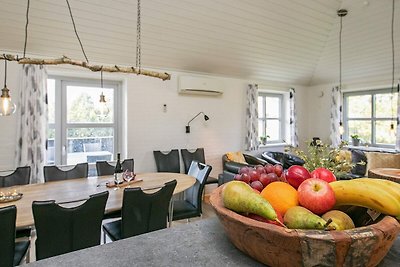 Großzügiges Cottage mit Hallenbad in Blåvand