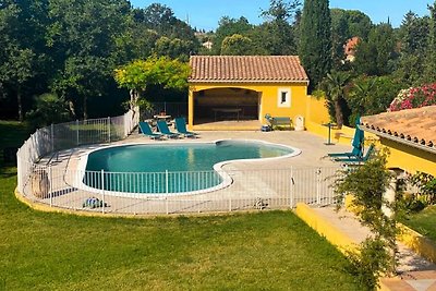 Villa provenzale con piscina