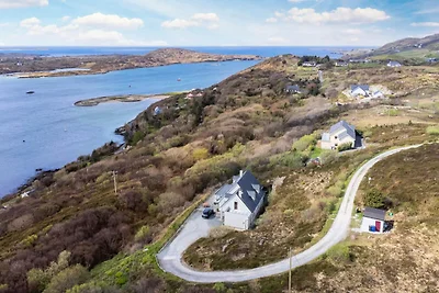 Haus in Clifden mit Meer- und Bergblick