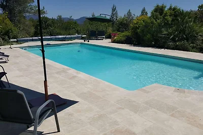 Villa in collina su terreno privato con vista