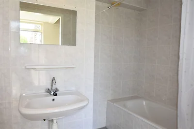 Piacevole casa vacanze con piscina in comune