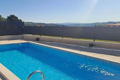 Casa de vacaciones en Buje con piscina.
