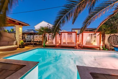 Bračić Premium Apartments with Outdoor Pool a...
