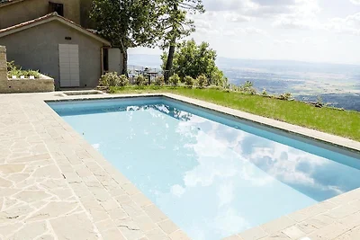 Villa in Cortona mit Panoramapool