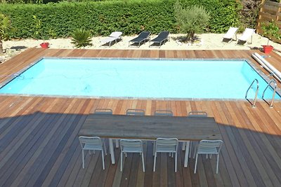 Luxuriöse Villa in Cazaubon mit Swimmingpool