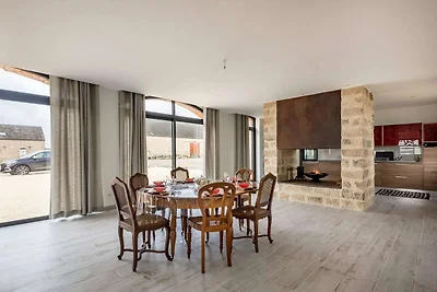 Ferienhaus in Cercy-la-Tour mit Terrasse