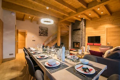 Eleganter Rückzugsort in den Alpen in der Geg...