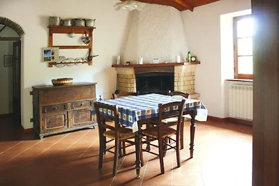 Wohnung in Chiusdino mit Terrasse