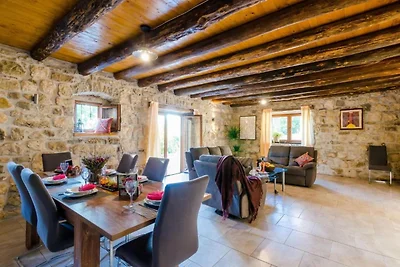 Villa rústica en Gruda con piscina privada