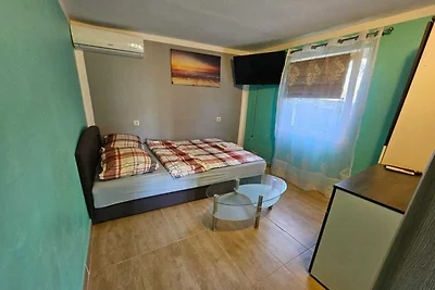 Apartments Robi & Kristina - Studio Apartment...