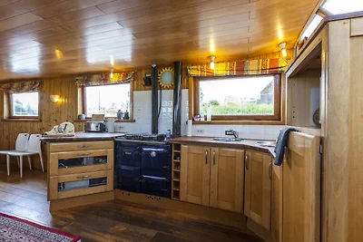 Schönes Boot mit Terrasse in Merkem