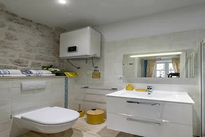 L & L Old Town Apartments - Studio Apartment ...