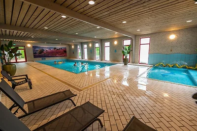 Modernes Ferienhaus in einem Ferienpark, an d...
