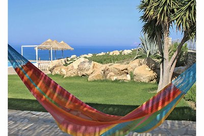 Villa Komos aan het strand